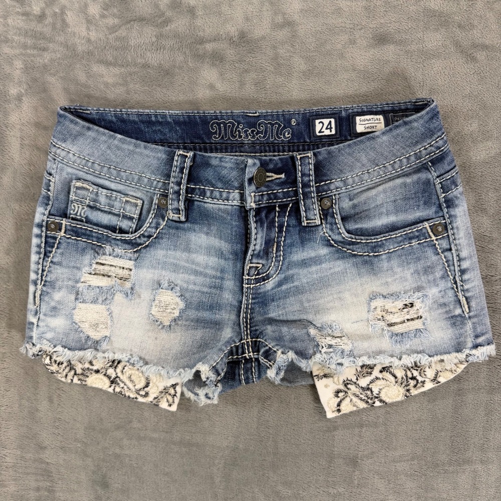 Miss Me Signature Cut Off Short Women's Size 24 Blue Distressed Lace